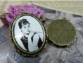 Camafeo foto Audry REF. CA001 Medidas 25 x 36 mm 1,20 Euros / Unidad